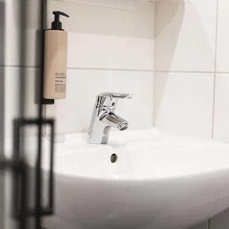 Отель Weber 117 2*