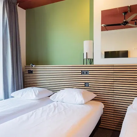 Weber 117 2* Амстердам