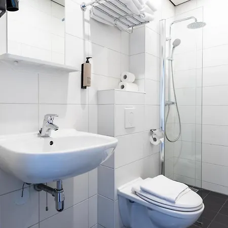 Weber Hotel 117 2*