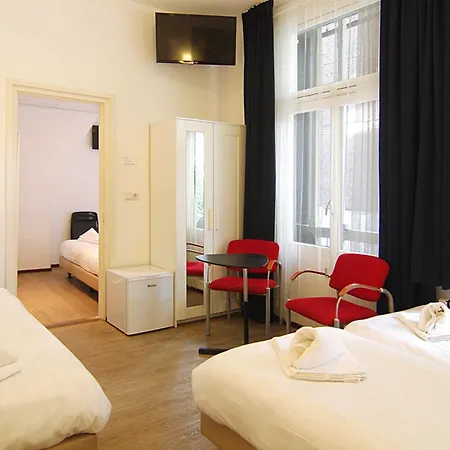 Weber Hotel 117 2*